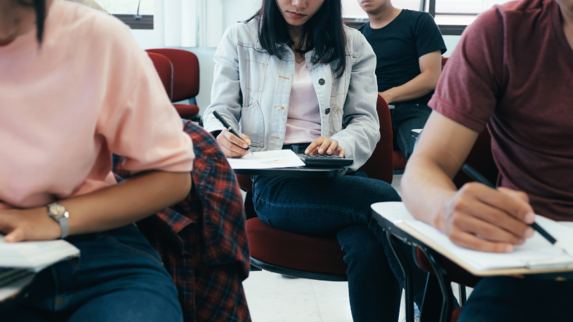 Educação política nas escolas: por que o debate sobre o currículo escolar voltou ao centro das discussões no Brasil
