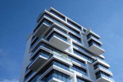 Valderci Malagosini Machado analisa como avaliar a viabilidade regional de empreendimentos residenciais, destacando fatores estratégicos que impactam o sucesso do investimento.