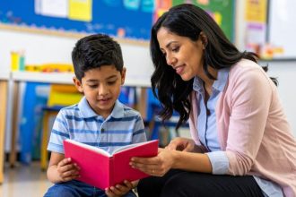 Alfabetização no Brasil avança, mas desigualdades ainda desafiam a educação básica