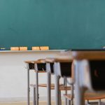 Crianças fora da escola no mundo: UNESCO alerta para 273 milhões e a crise global da educação