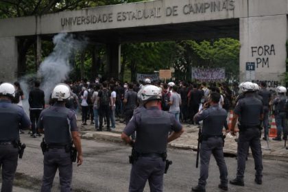 Protestos em universidades estaduais de SP reacendem debate sobre repressão policial e liberdade política