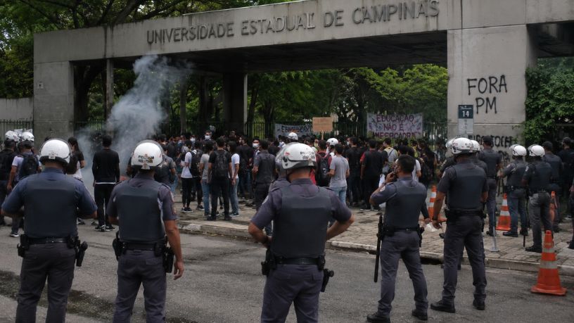 Protestos em universidades estaduais de SP reacendem debate sobre repressão policial e liberdade política