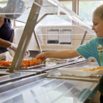 Merenda escolar recebe R$ 6,66 bilhões em 2026: o que muda para estudantes e famílias