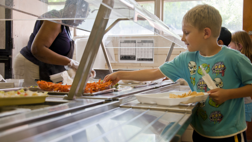 Merenda escolar recebe R$ 6,66 bilhões em 2026: o que muda para estudantes e famílias
